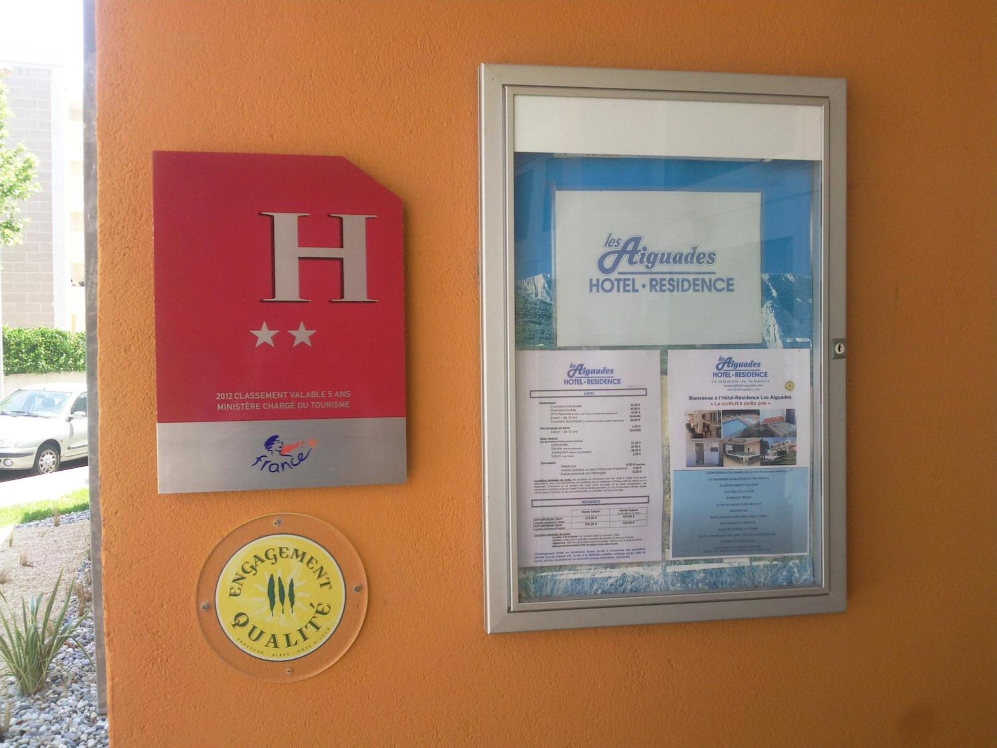 Hotel Residence Les Aiguades Port-de-Bouc Exterior photo