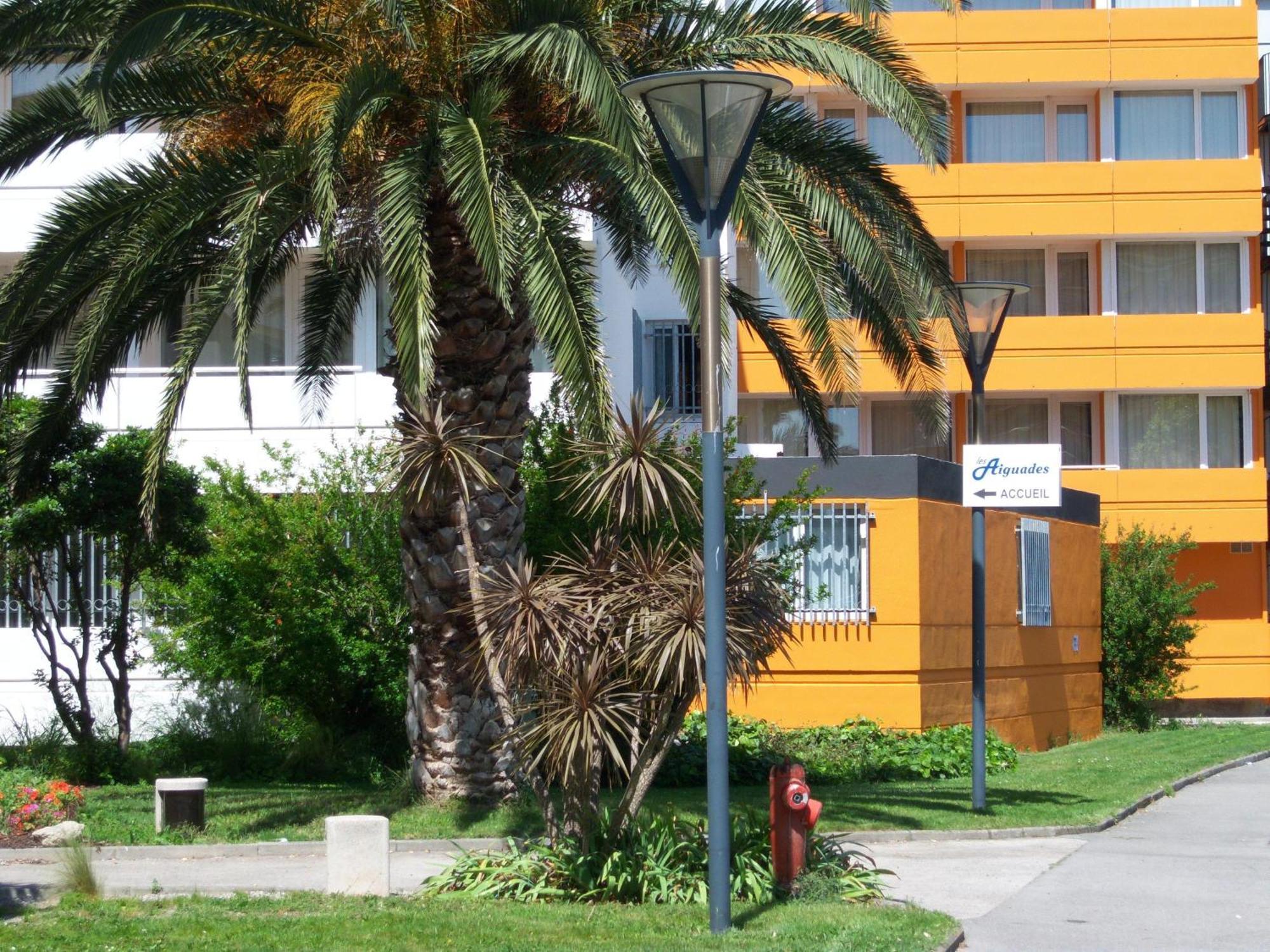 Hotel Residence Les Aiguades Port-de-Bouc Exterior photo